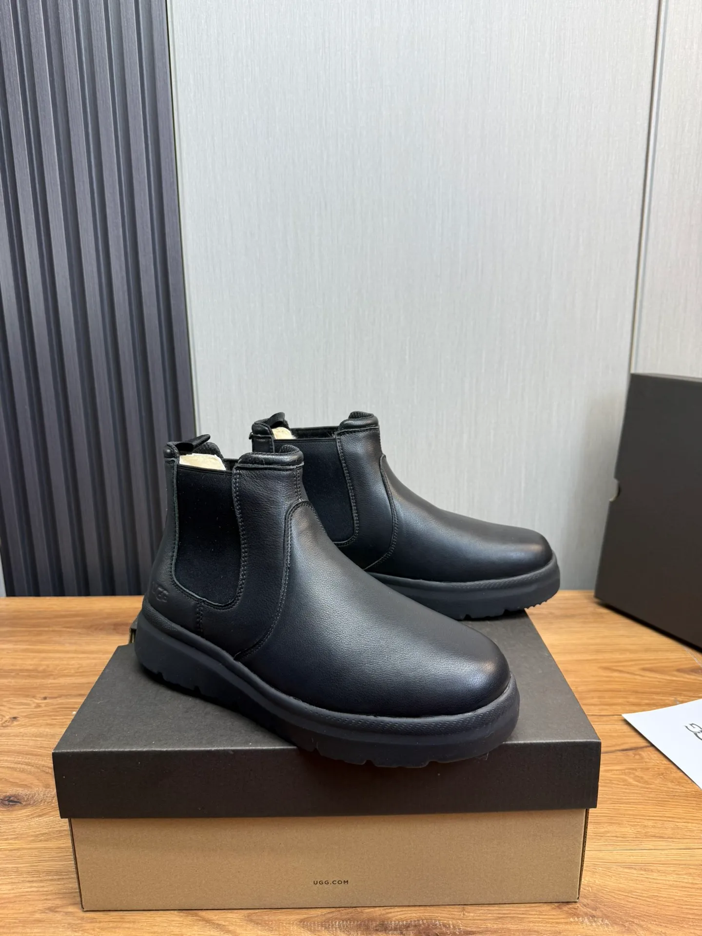 Men's shoes 💰480💰 [UGG] Hot winter warm boots 🐑Purely hand-stitched! Simple and stylish design, frosted cowhide➕Comfortable and warm wool➕UGG original outsole‼ ️Soft and comfortable to wear, good warmth retention, and excellent foot feel. Regular size 41-47
